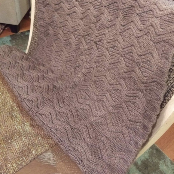 New "H&M" Super Warm,Thick,& Soft Chocolate Infinity Scarf W/ Gorgeous Pattern - Picture 4 of 5